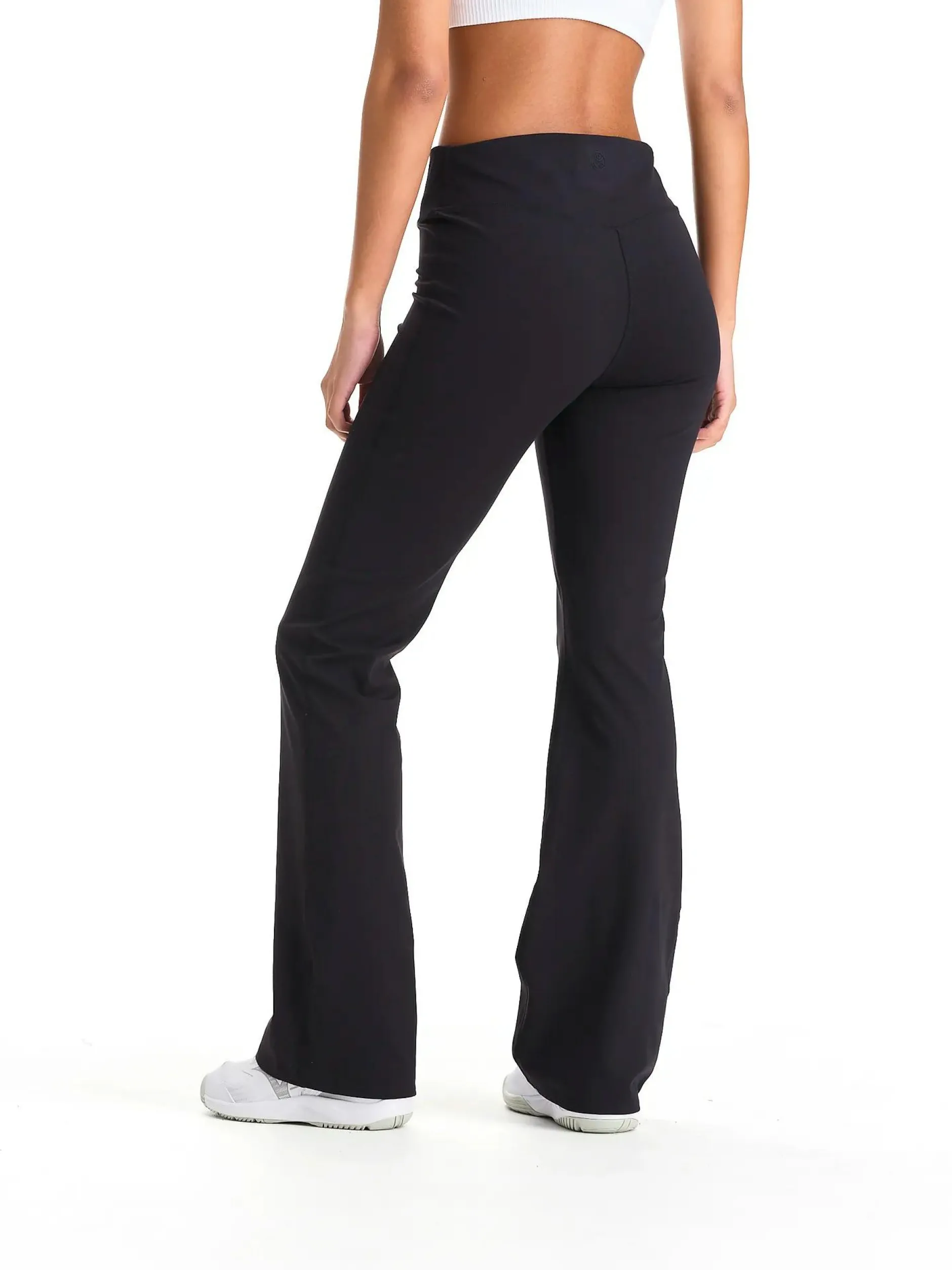 flare tights, leveälahkeiset treenitrikoot, naisten<GRATITUDE Hot